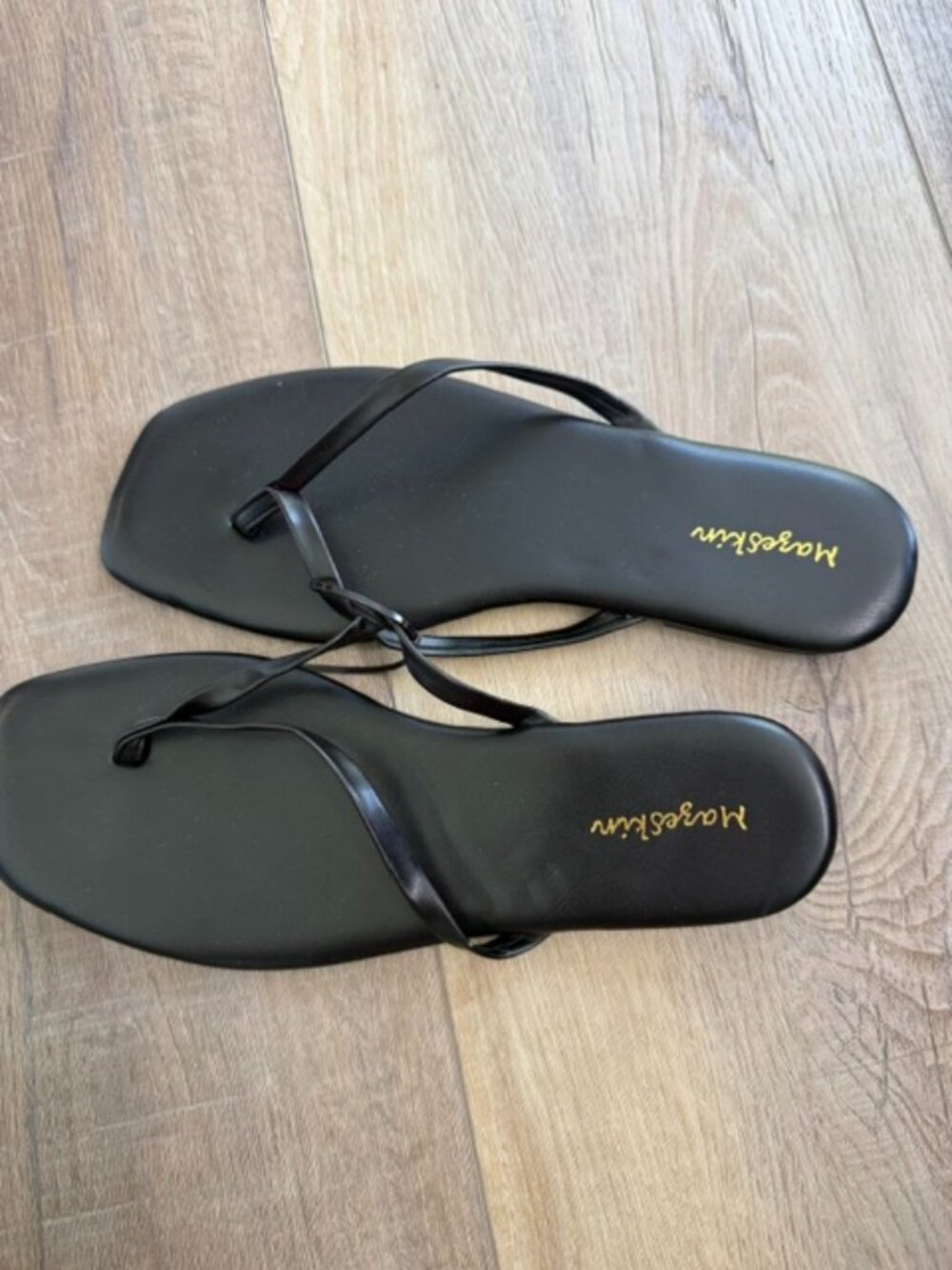 Mazeskin Women's Black Flat Sandals Size 9